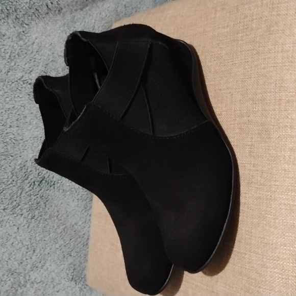 Solesenseability women's suede booties NIB - Picture 4 of 10